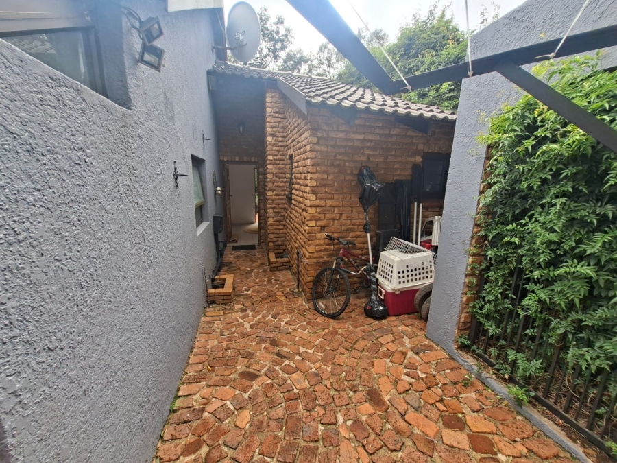 3 Bedroom Property for Sale in Wilro Park Gauteng