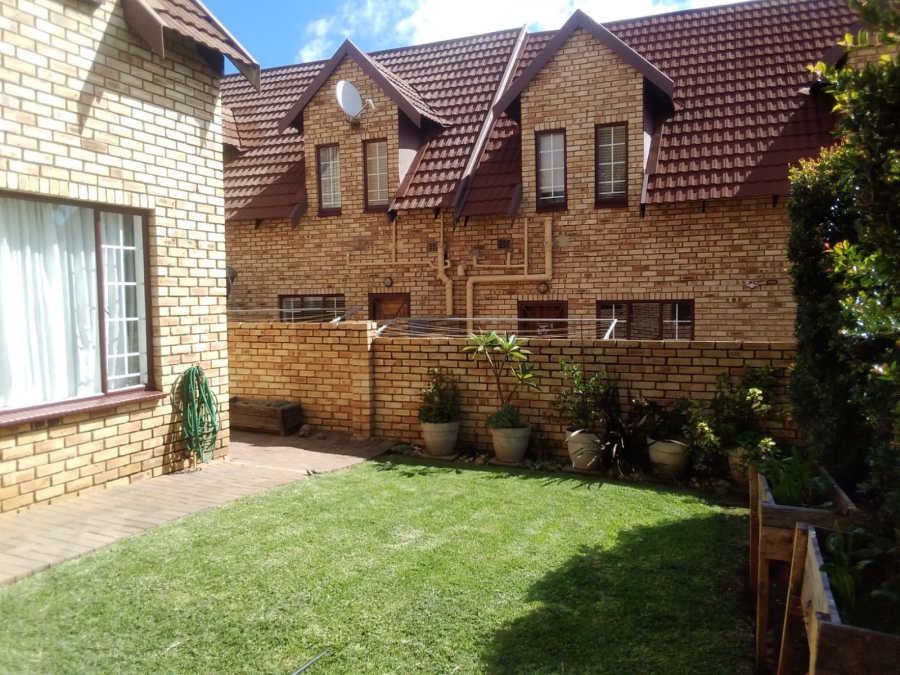 4 Bedroom Property for Sale in Willowbrook Gauteng