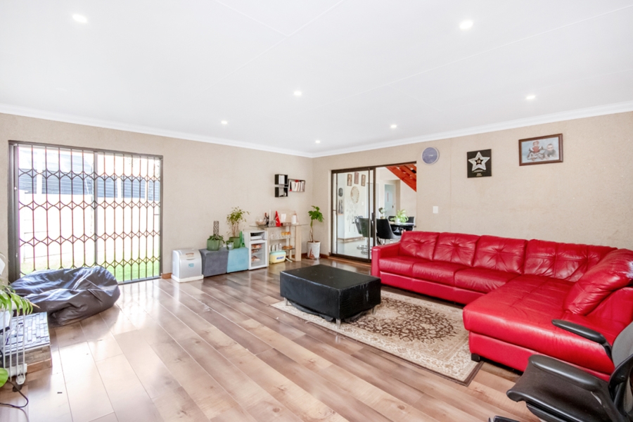 3 Bedroom Property for Sale in Radiokop Gauteng