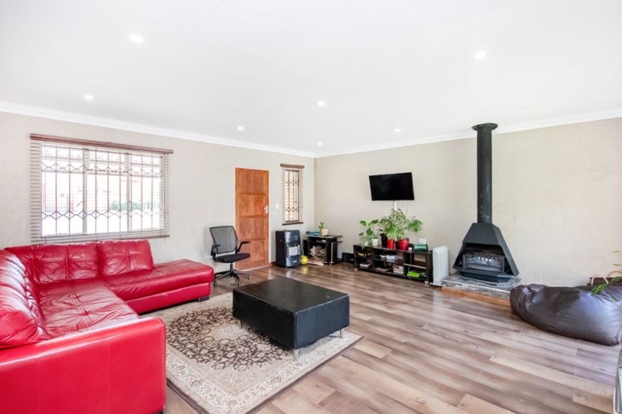 3 Bedroom Property for Sale in Radiokop Gauteng