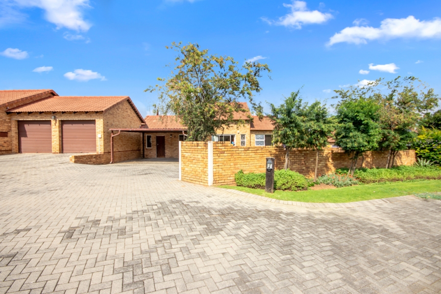 3 Bedroom Property for Sale in Radiokop Gauteng