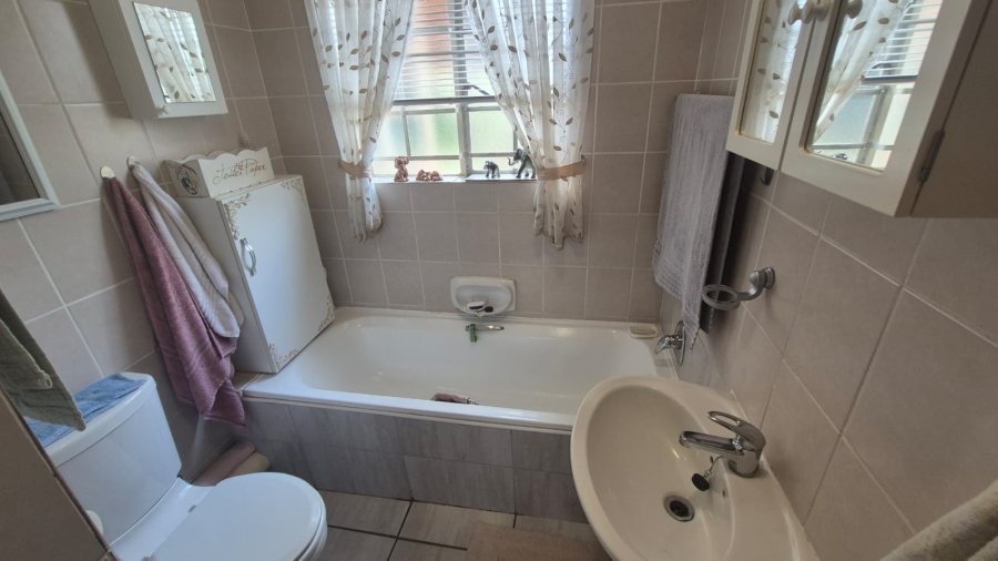 2 Bedroom Property for Sale in Andeon Gauteng