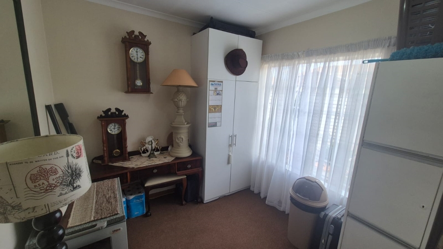 2 Bedroom Property for Sale in Andeon Gauteng