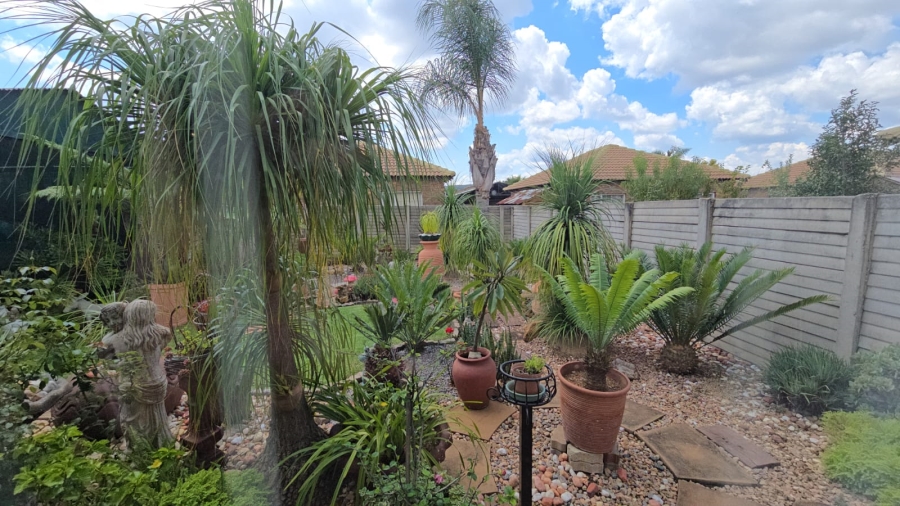 2 Bedroom Property for Sale in Andeon Gauteng