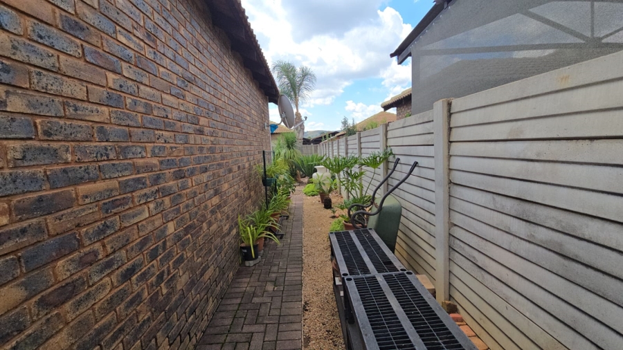 2 Bedroom Property for Sale in Andeon Gauteng