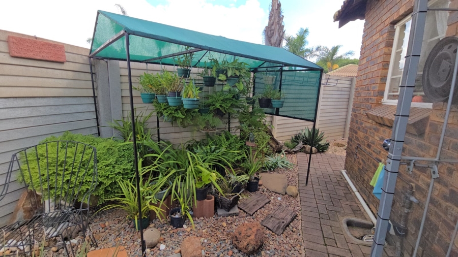 2 Bedroom Property for Sale in Andeon Gauteng