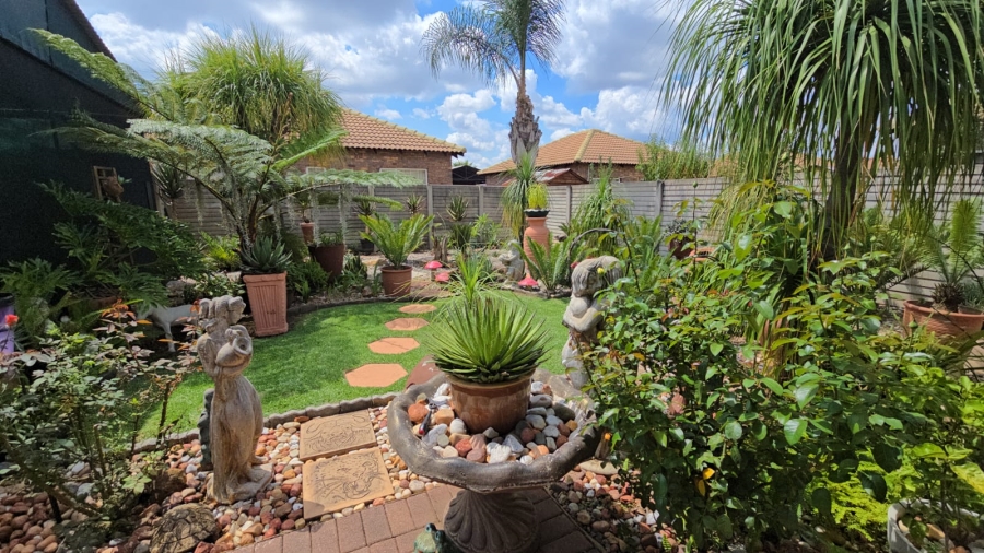 2 Bedroom Property for Sale in Andeon Gauteng