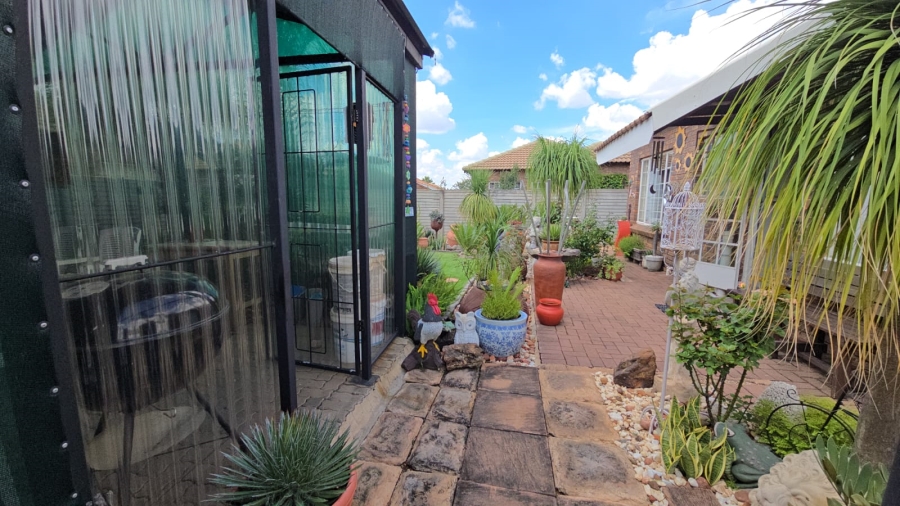 2 Bedroom Property for Sale in Andeon Gauteng