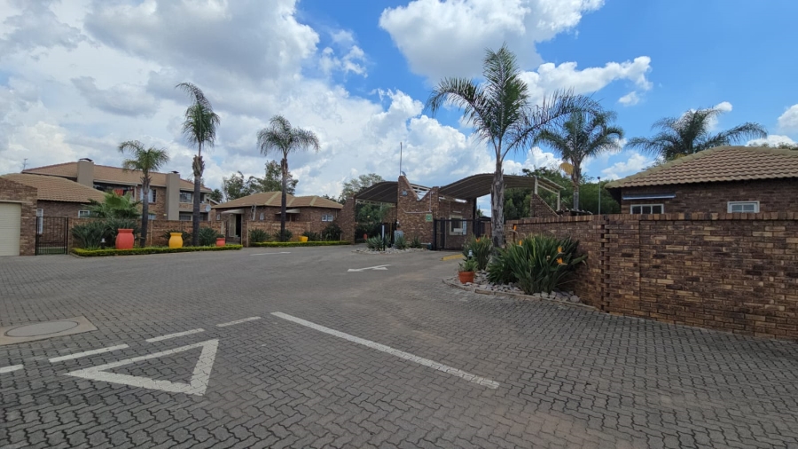 2 Bedroom Property for Sale in Andeon Gauteng