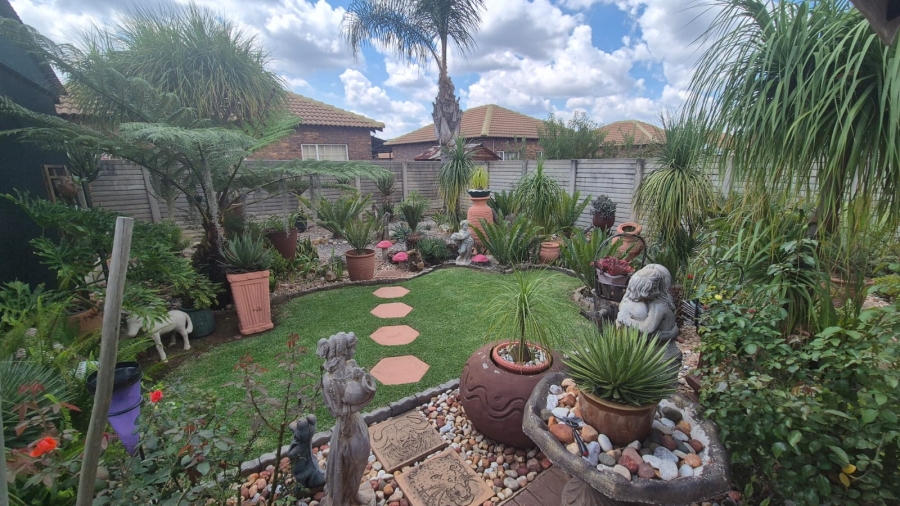 2 Bedroom Property for Sale in Andeon Gauteng