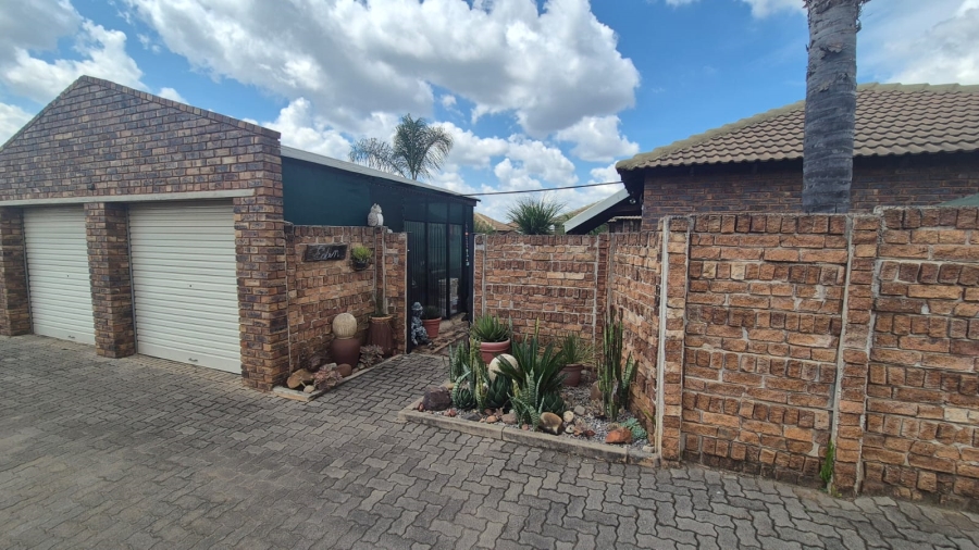 2 Bedroom Property for Sale in Andeon Gauteng