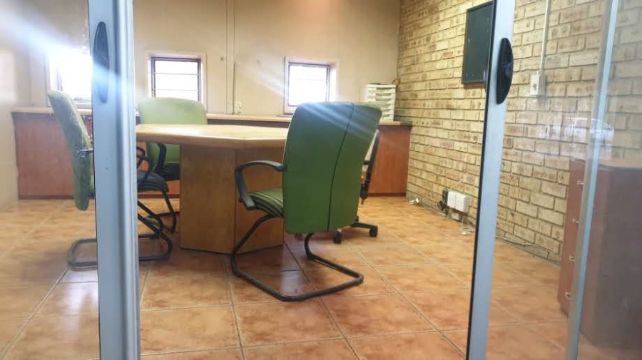 To Let Commercial Property for Rent in Roods Gardens Gauteng