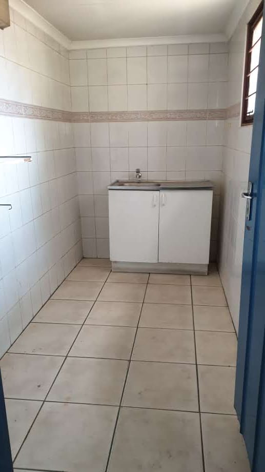 To Let Commercial Property for Rent in Roods Gardens Gauteng