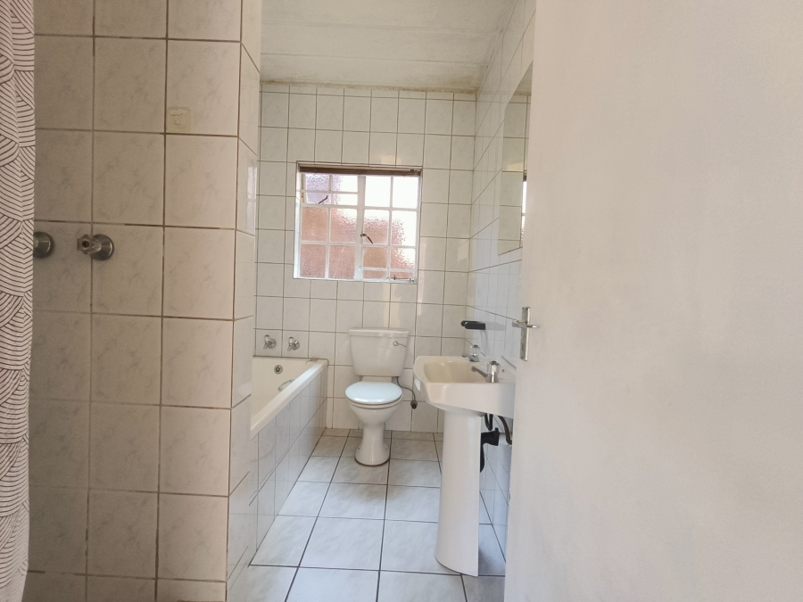 2 Bedroom Property for Sale in New Redruth Gauteng