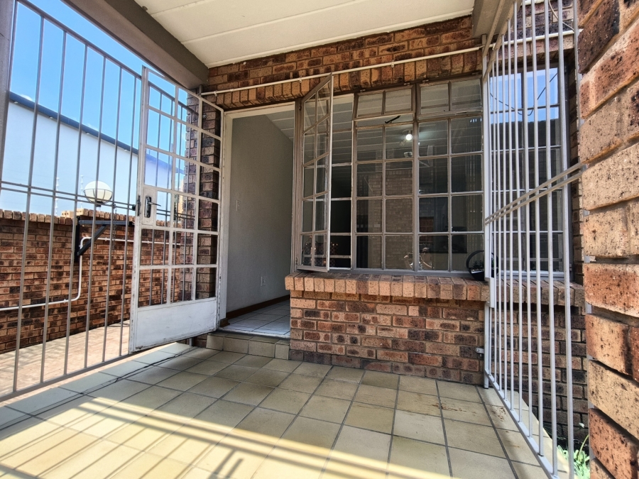 2 Bedroom Property for Sale in New Redruth Gauteng