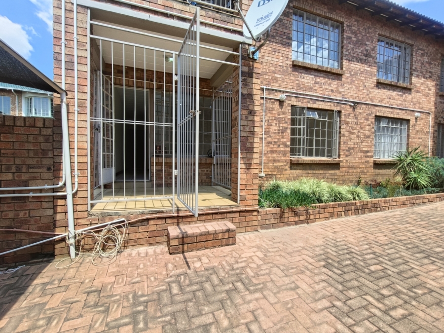 2 Bedroom Property for Sale in New Redruth Gauteng