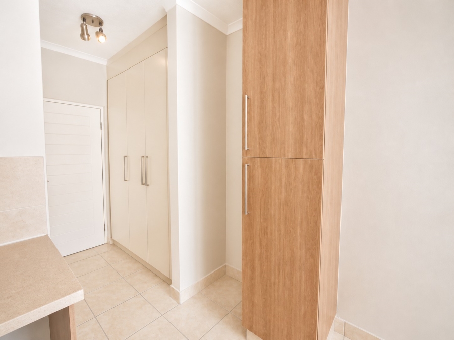 To Let 1 Bedroom Property for Rent in Douglasdale Gauteng