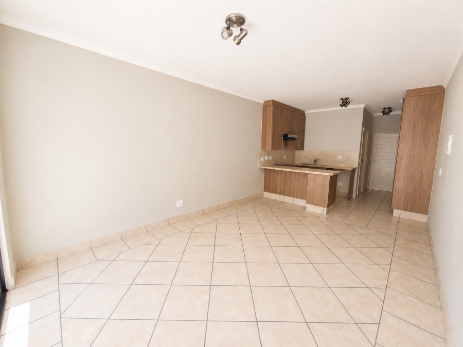 To Let 1 Bedroom Property for Rent in Douglasdale Gauteng