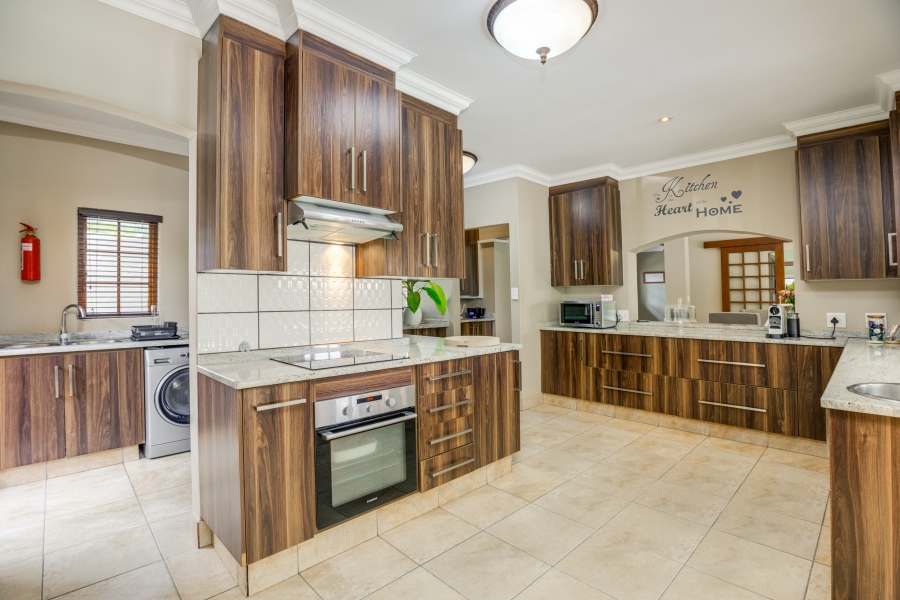 To Let 4 Bedroom Property for Rent in Fourways Gardens Gauteng
