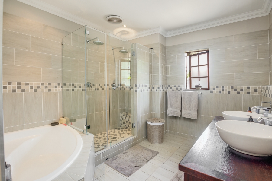 To Let 4 Bedroom Property for Rent in Fourways Gardens Gauteng
