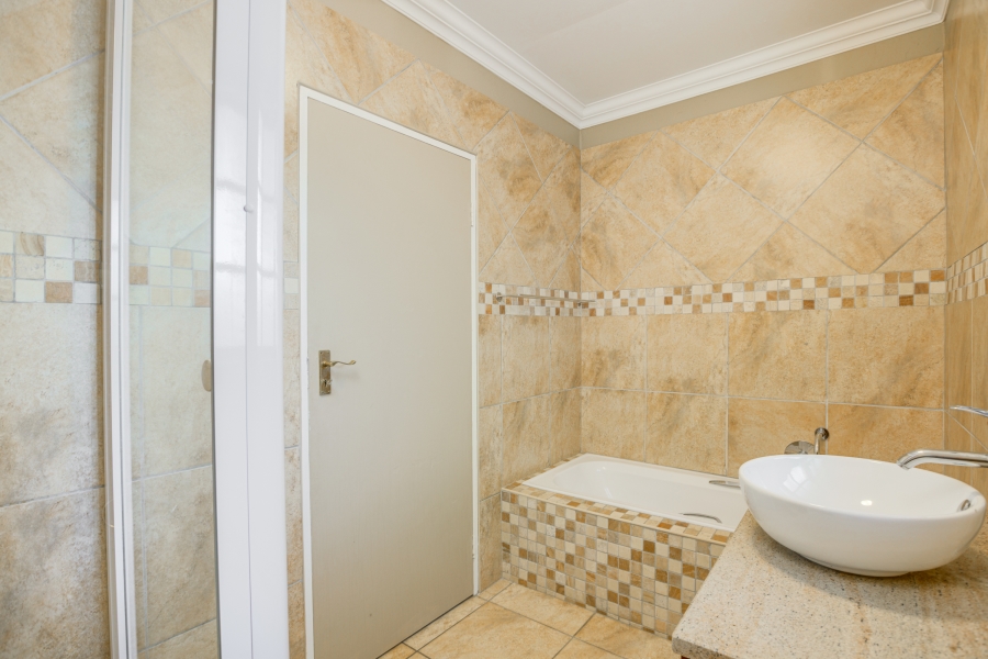 To Let 4 Bedroom Property for Rent in Fourways Gardens Gauteng