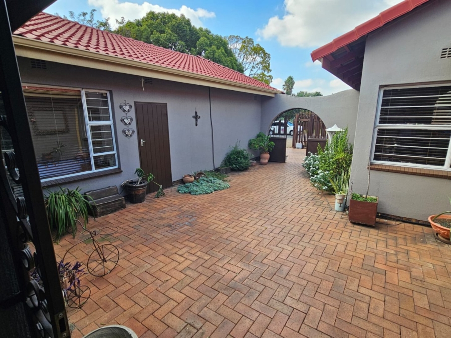 4 Bedroom Property for Sale in Randhart Gauteng