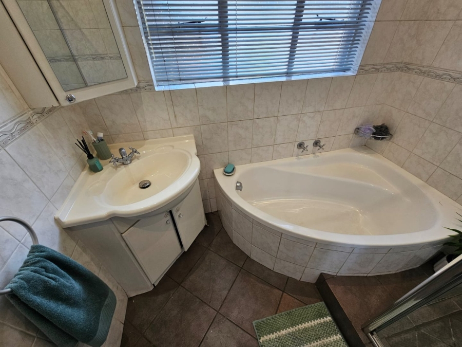 4 Bedroom Property for Sale in Randhart Gauteng