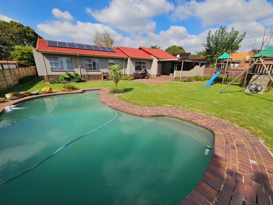 4 Bedroom Property for Sale in Randhart Gauteng