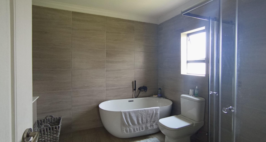 4 Bedroom Property for Sale in Blue Valley Golf Estate Gauteng