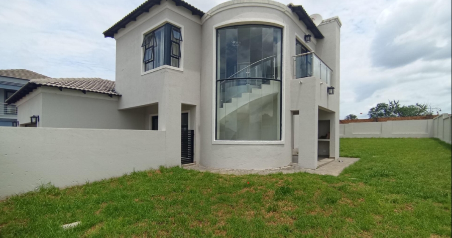 4 Bedroom Property for Sale in Blue Valley Golf Estate Gauteng