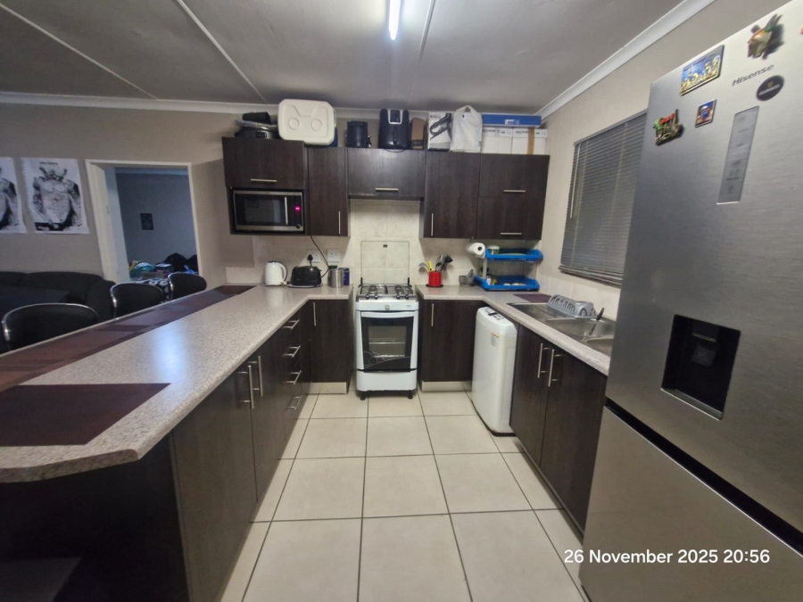 2 Bedroom Property for Sale in Honeypark Gauteng