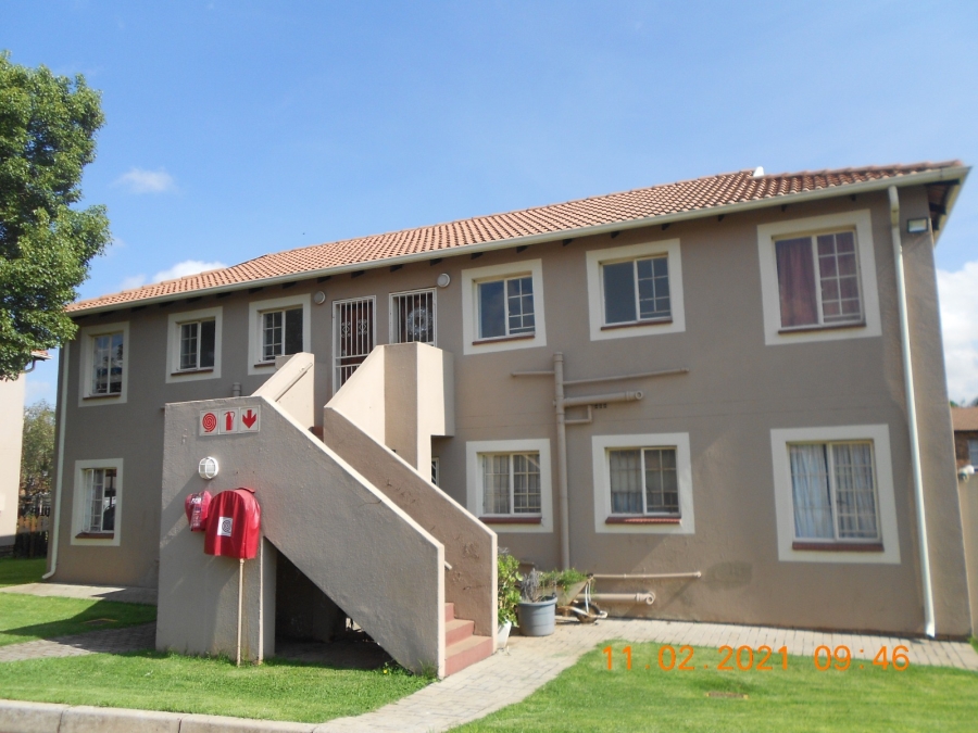 2 Bedroom Property for Sale in Glen Marais Gauteng