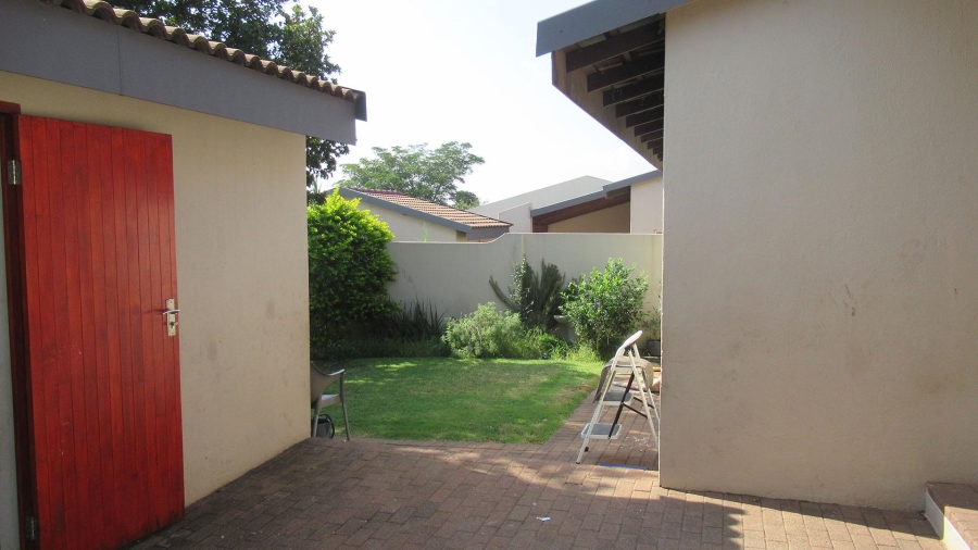 3 Bedroom Property for Sale in Buccleuch Gauteng