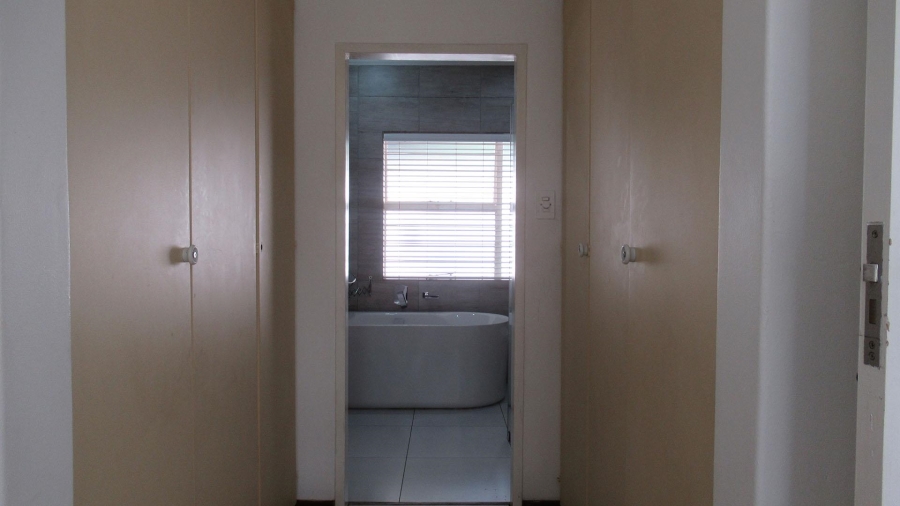 3 Bedroom Property for Sale in Buccleuch Gauteng