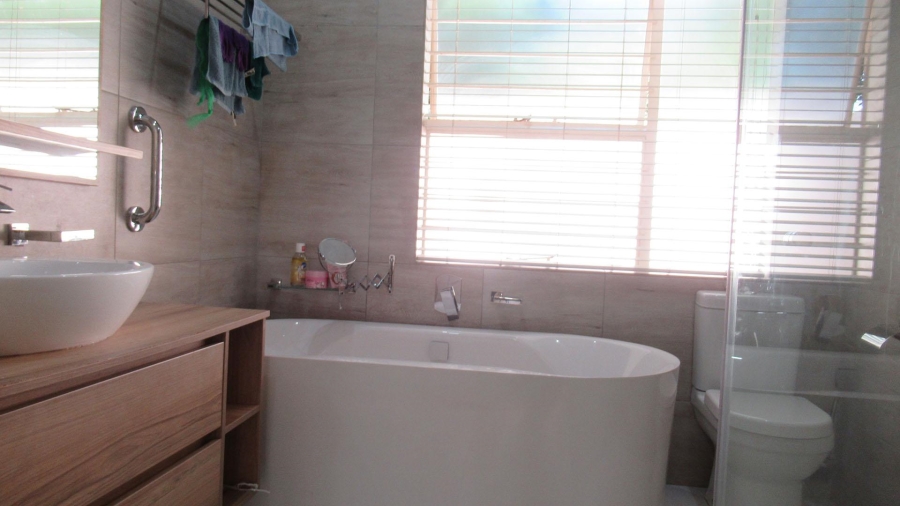 3 Bedroom Property for Sale in Buccleuch Gauteng