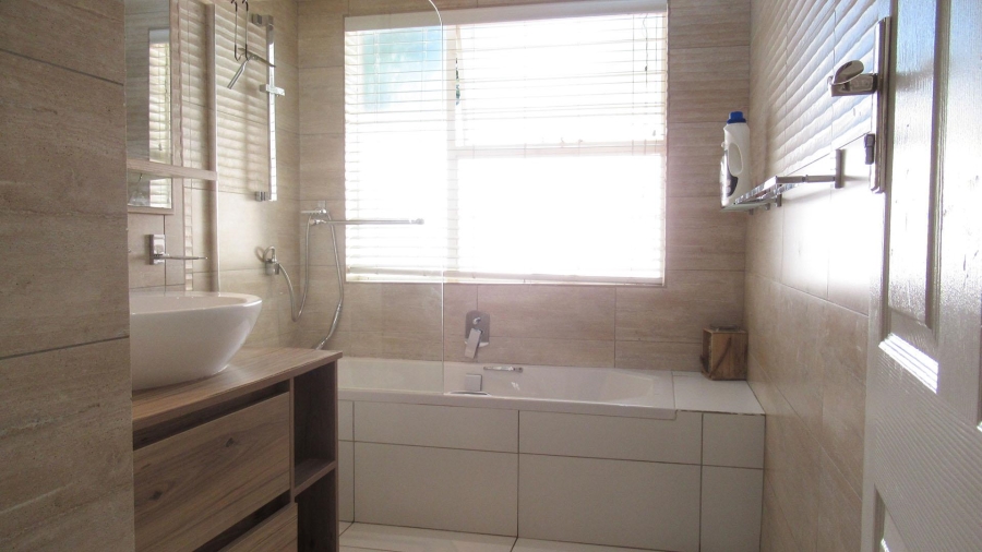 3 Bedroom Property for Sale in Buccleuch Gauteng
