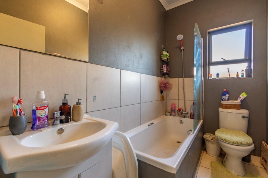 2 Bedroom Property for Sale in Cloverdene Gauteng