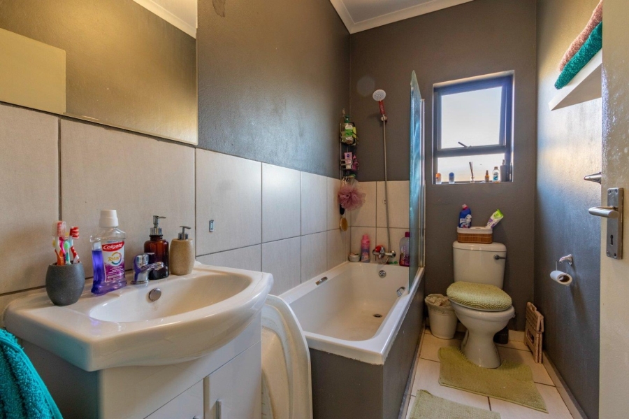 2 Bedroom Property for Sale in Cloverdene Gauteng
