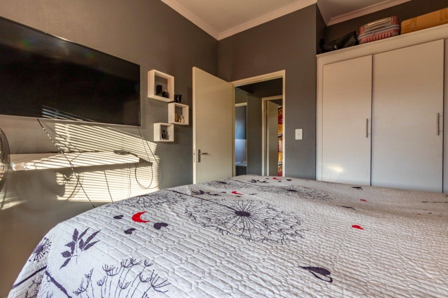 2 Bedroom Property for Sale in Cloverdene Gauteng