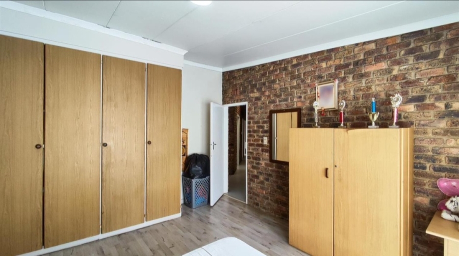4 Bedroom Property for Sale in Terenure Gauteng
