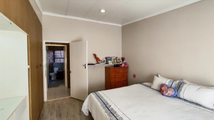 4 Bedroom Property for Sale in Terenure Gauteng