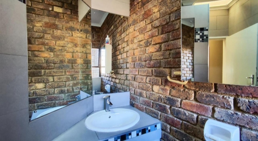 4 Bedroom Property for Sale in Terenure Gauteng