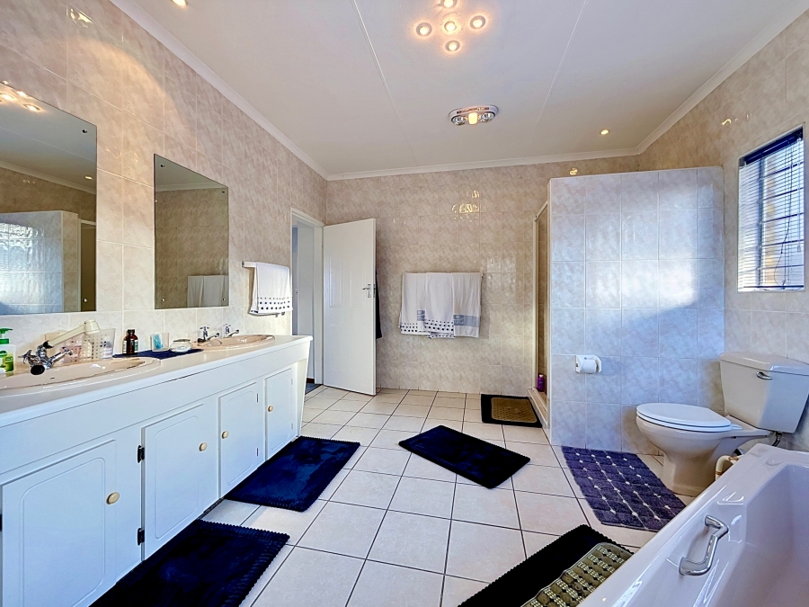 4 Bedroom Property for Sale in Moreleta Park Gauteng