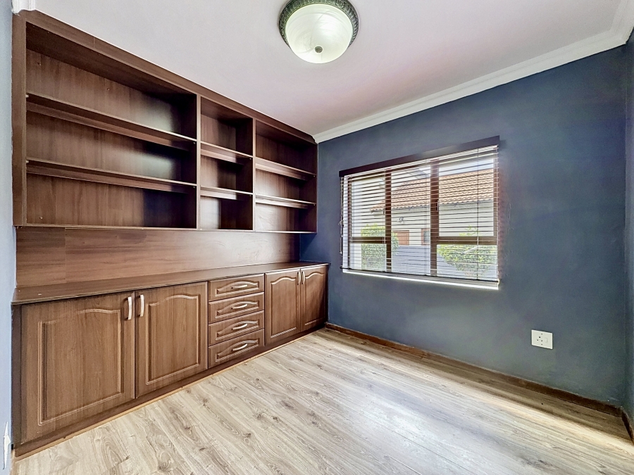 4 Bedroom Property for Sale in Willow Acres Gauteng