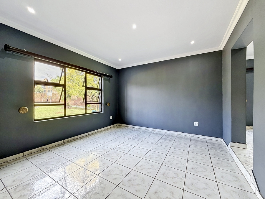 4 Bedroom Property for Sale in Willow Acres Gauteng