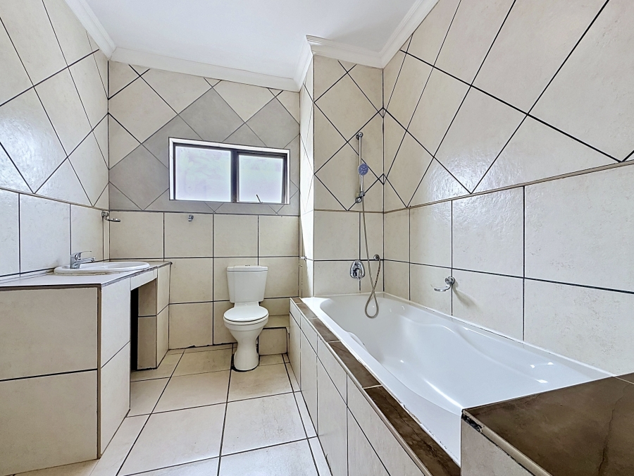 4 Bedroom Property for Sale in Willow Acres Gauteng