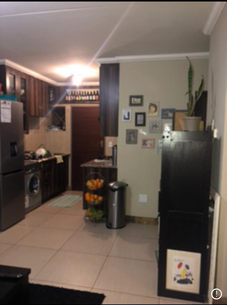To Let 2 Bedroom Property for Rent in Waverley Gauteng