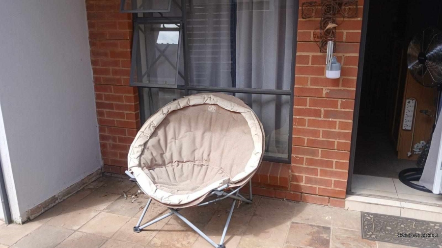 To Let 2 Bedroom Property for Rent in Waverley Gauteng