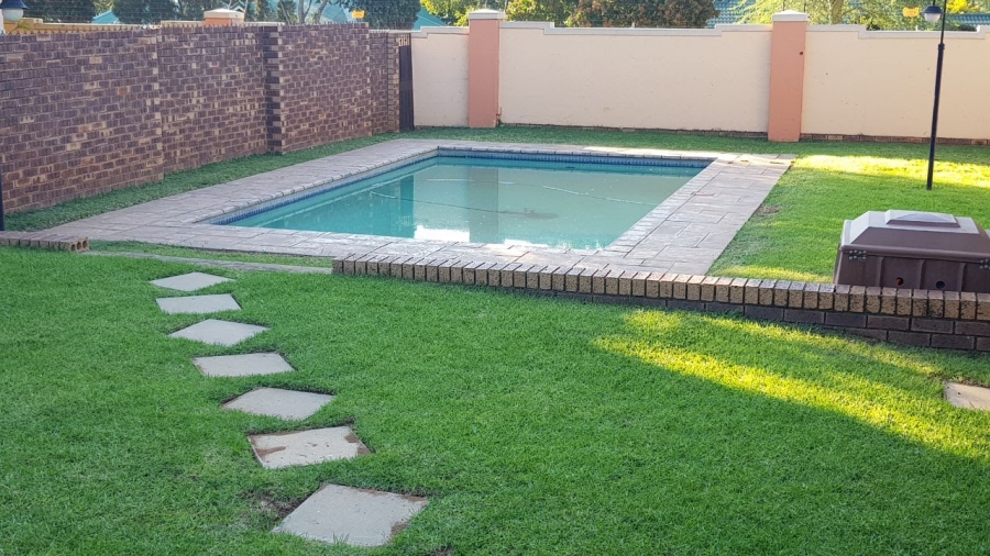 2 Bedroom Property for Sale in Equestria Gauteng