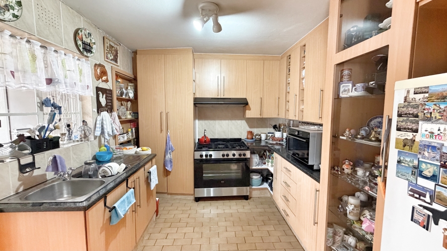 5 Bedroom Property for Sale in The Hill Gauteng